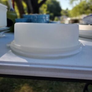 SOLD Vtg Cake Storage & Travel Tupperware